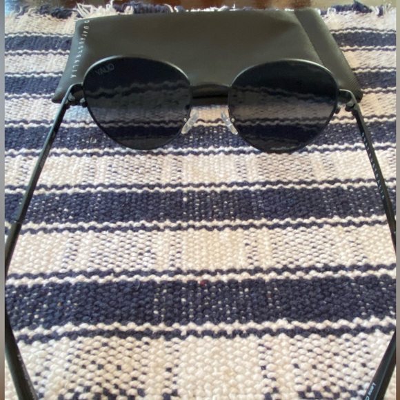Quay Australia Crazy Love Sunglasses - Picture 4 of 11
